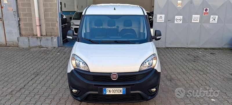 Usata Fiat Doblò 120 CV (88 kW) 2017 Bianco Monovolume