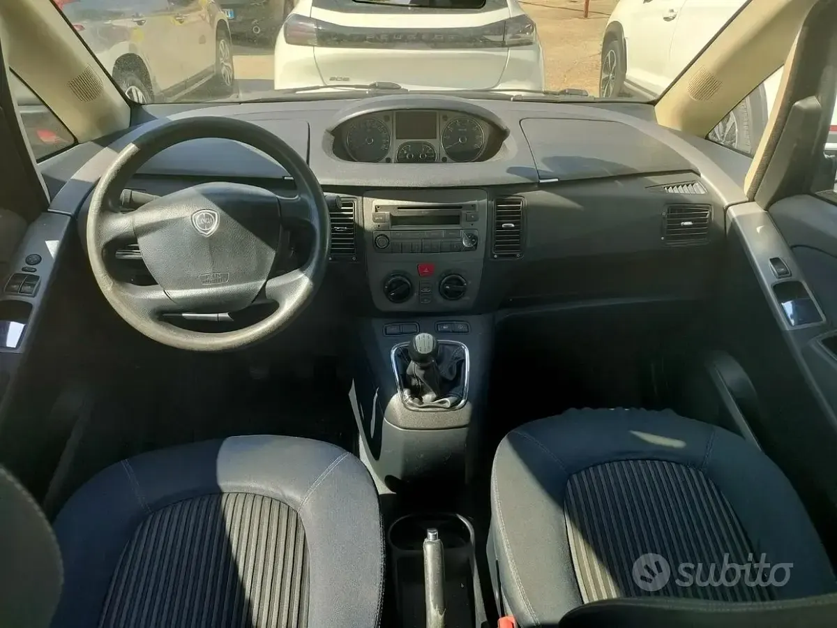 Usata Lancia Musa 95 CV (69 kW) 2010 Grigio Monovolume