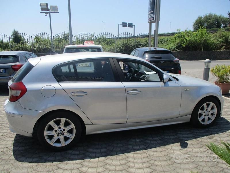 Usata BMW 118 122 CV (89 kW) 2005 Grigio Utilitaria