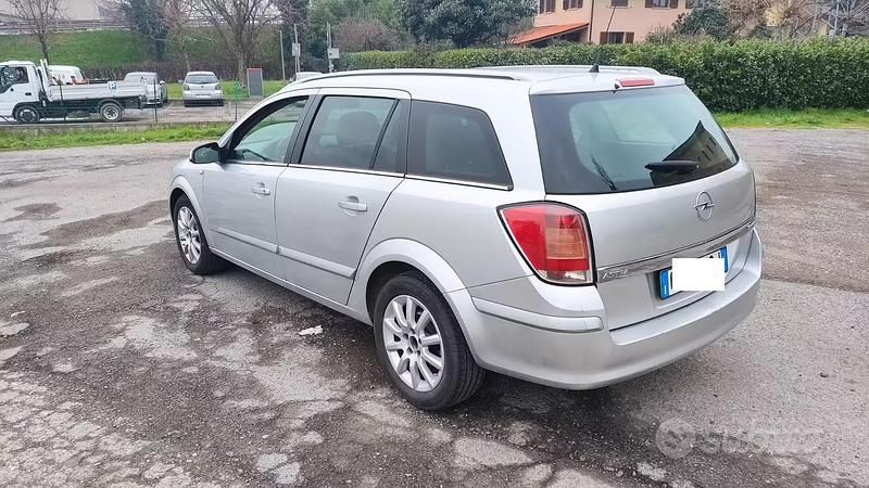 Usata Opel Astra 105 CV (77 kW) 2005 Grigio Station wagon