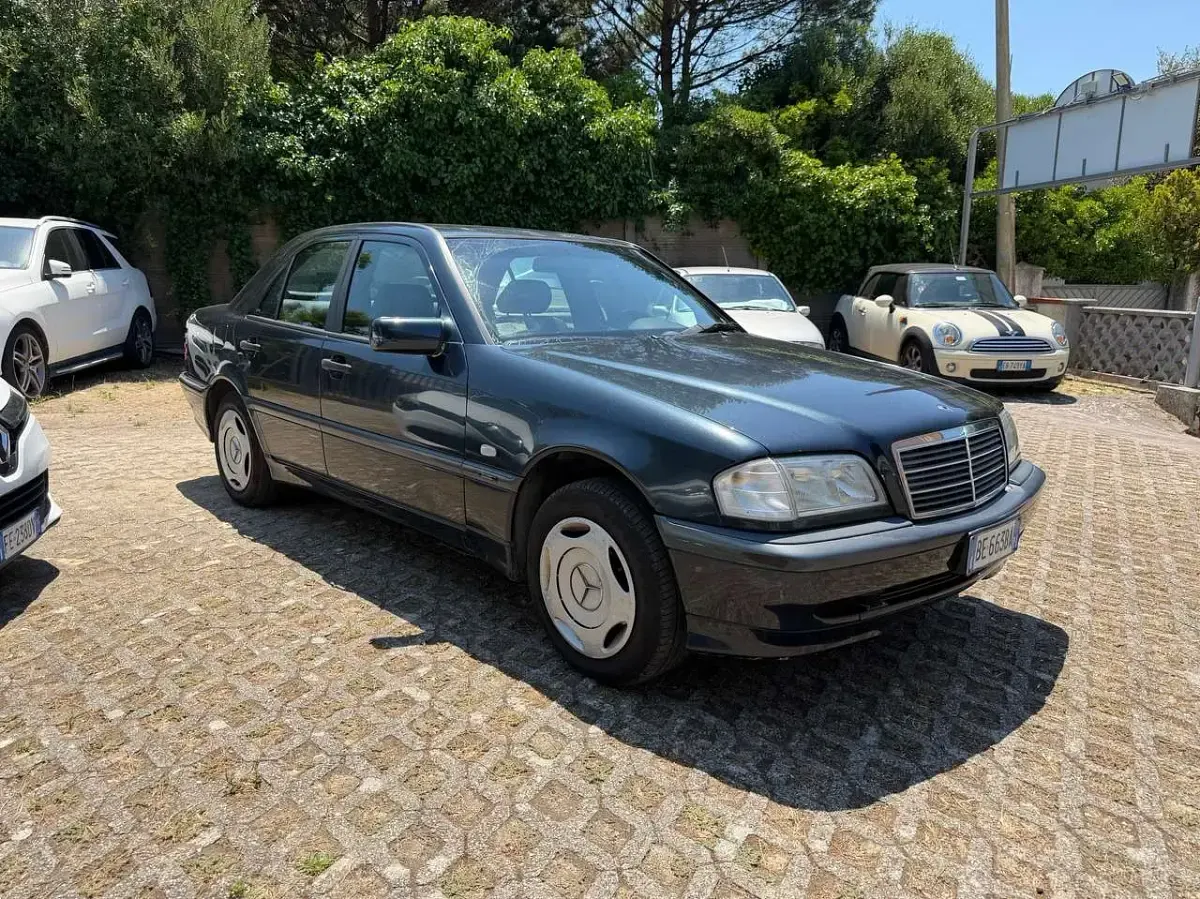 Usata Mercedes C180 Classic 122 CV (89 kW) 1999 Nero Berlina