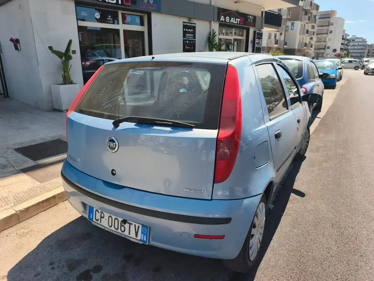 Usata Fiat Punto Active 69 CV (50 kW) 2004 Blu Utilitaria