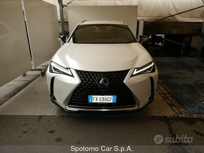 Usata Lexus UX Executive Line 184 CV (135 kW) 2019 Bianco SUV