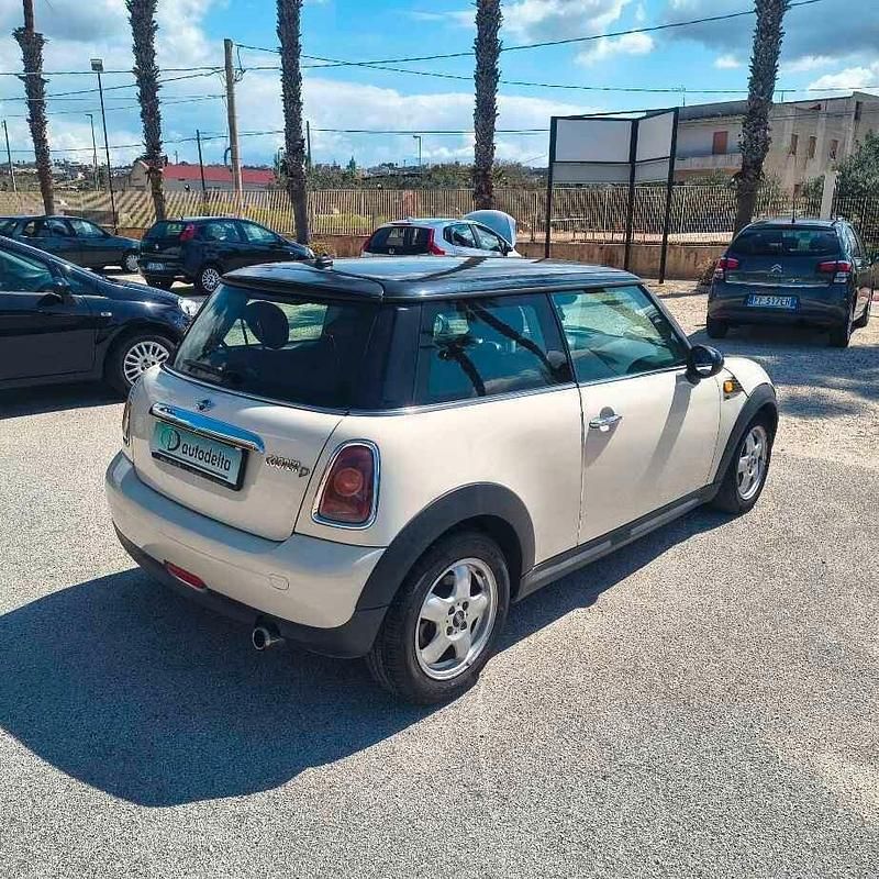 Usata Mini Cooper D 108 CV (79 kW) 2007 Beige Utilitaria