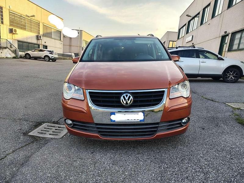 Usata VW Touran Highline 140 CV (102 kW) 2009 Arancione Monovolume