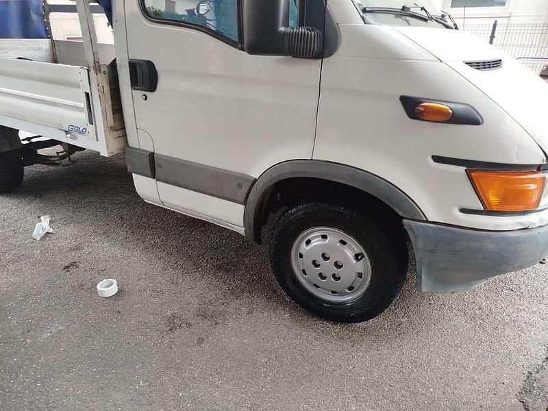 Usata Iveco Daily 86 CV (63 kW) 2001 Bianco Furgone