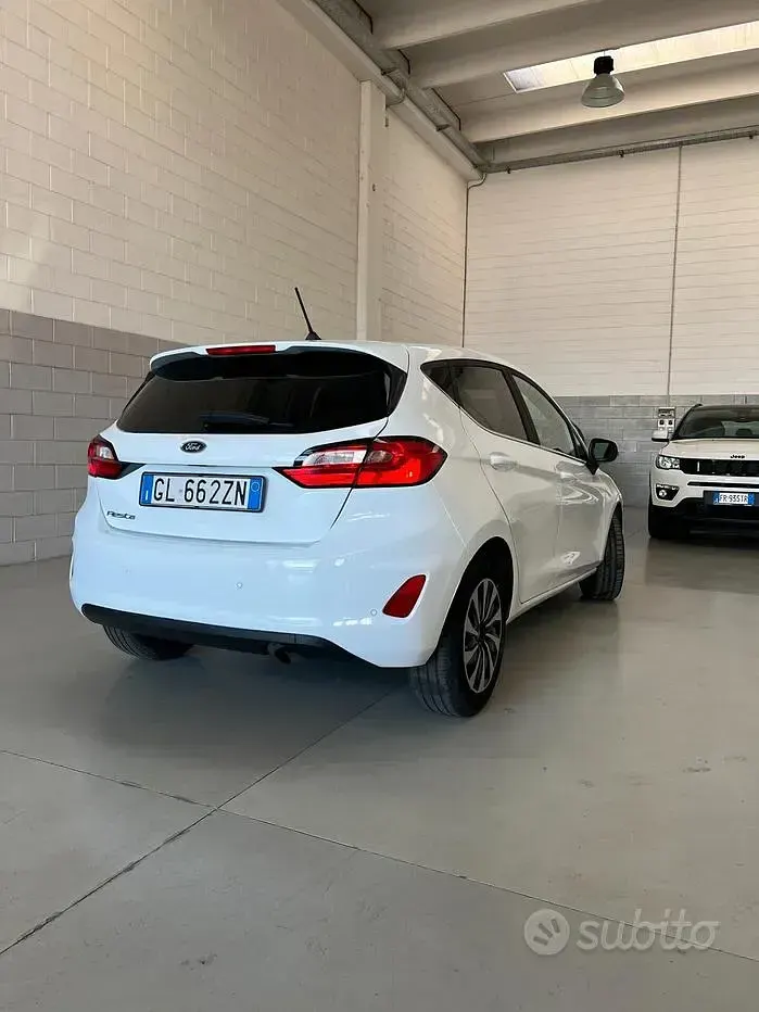 Gebraucht Ford Fiesta Titanium 75 PS (55 kW) 2022 Weiß Kleinwagen