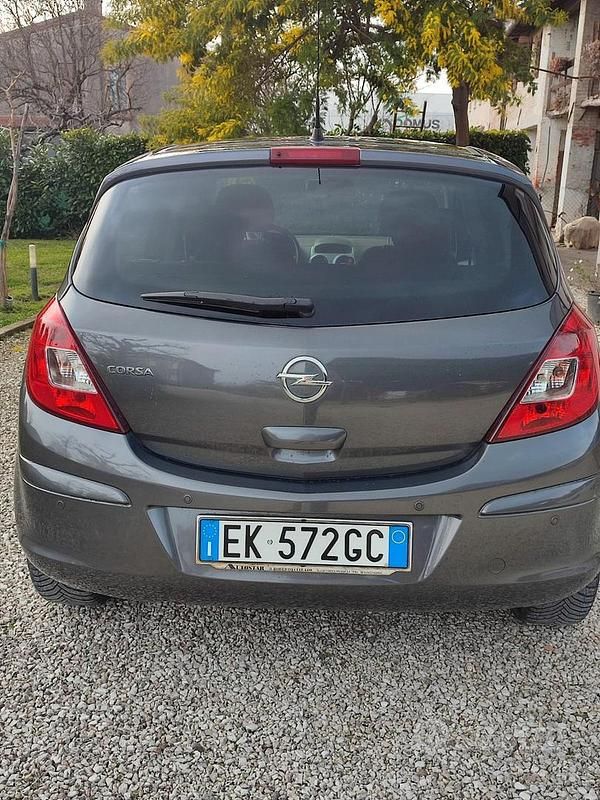 Usata Opel Corsa 85 CV (62 kW) 2011 Utilitaria