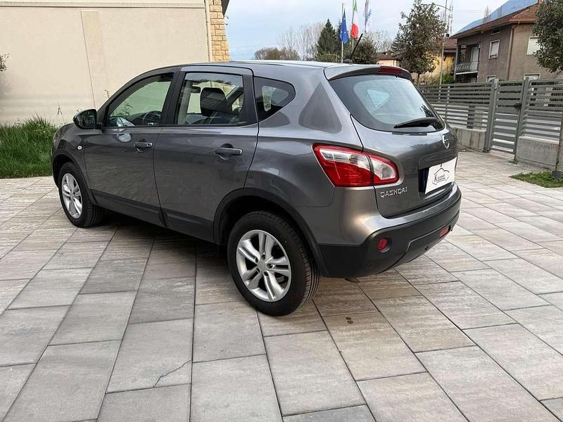 Usata Nissan Qashqai Acenta 131 CV (96 kW) 2013 Grigio SUV
