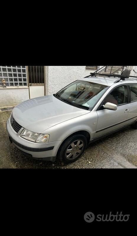 Usata VW Passat 110 CV (80 kW) 2000 Grigio Station wagon