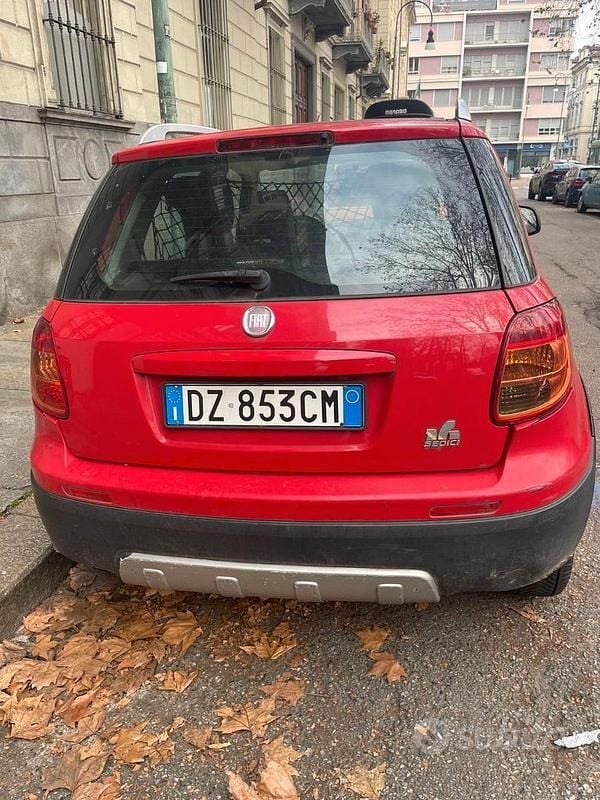 Rosso Usata 2009 Fiat Sedici Emotion SUV | 4600 € (Buon prezzo) - Immagine 1/4