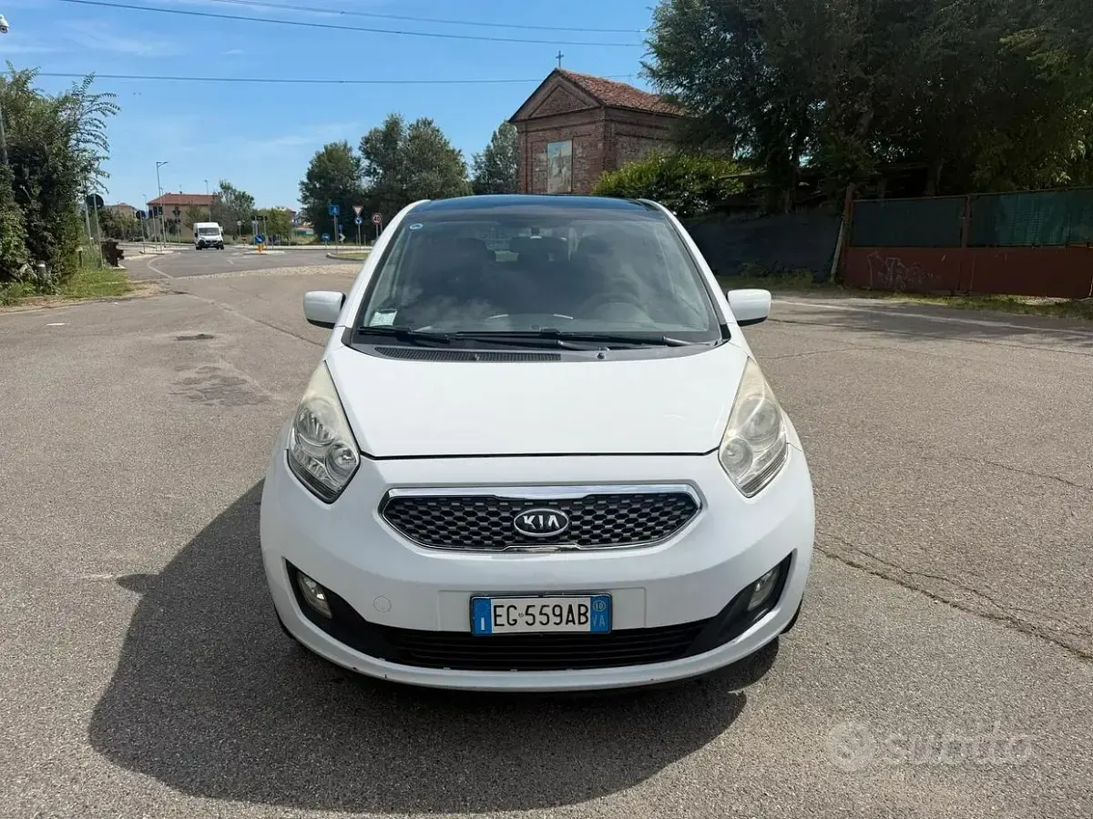 Usata Kia Venga LX 90 CV (66 kW) 2010 Bianco Utilitaria