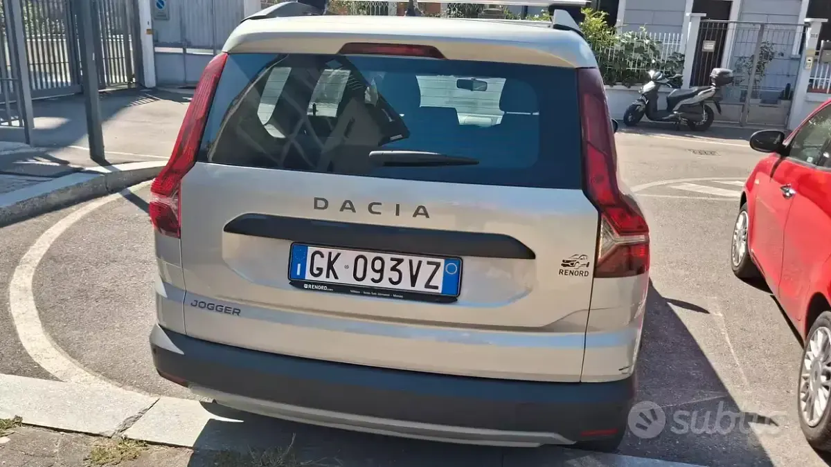 Usata Dacia Jogger 101 CV (74 kW) 2022 Grigio Monovolume