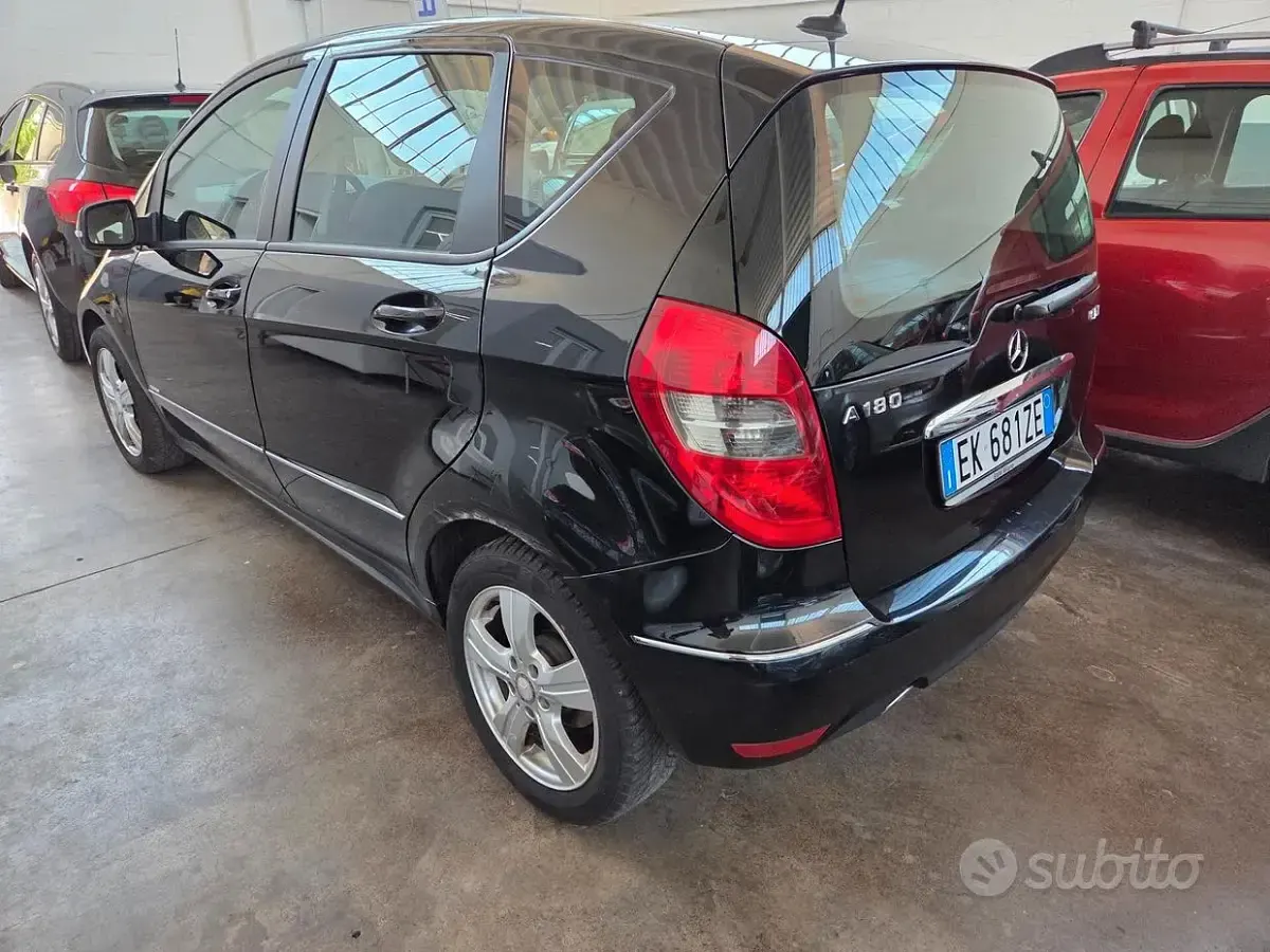Usata Mercedes A180 Premium 109 CV (80 kW) 2011 Nero Berlina