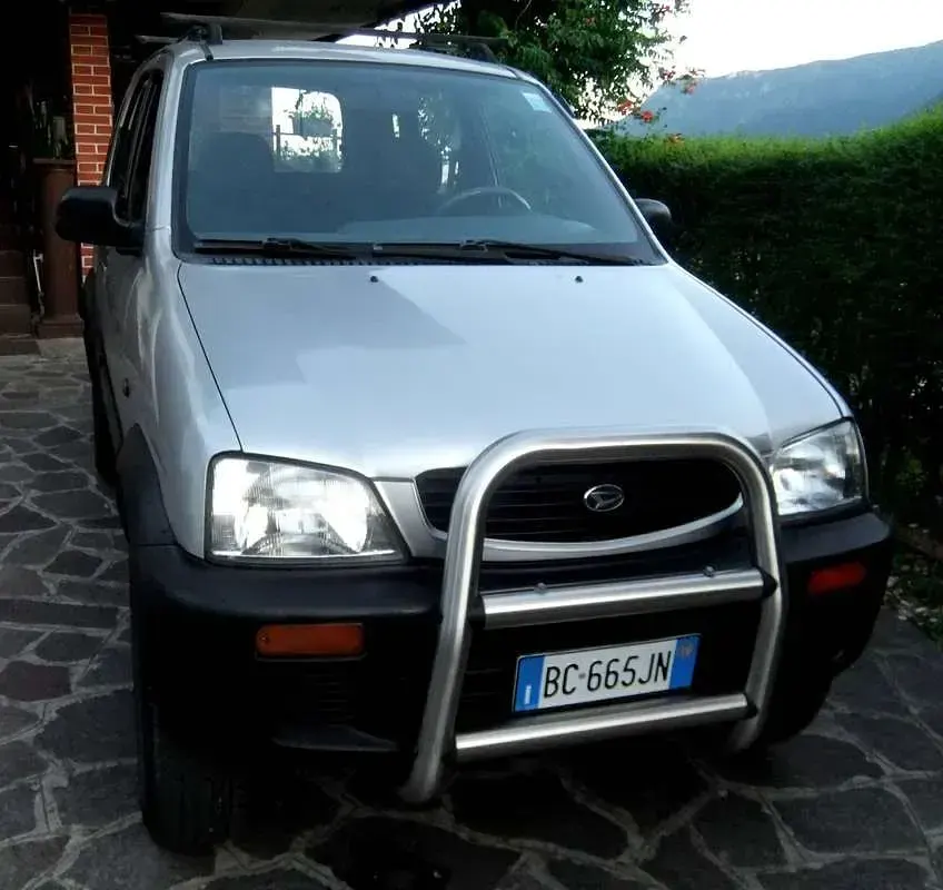 Usata Daihatsu Terios 83 CV (61 kW) 1999 Argento SUV