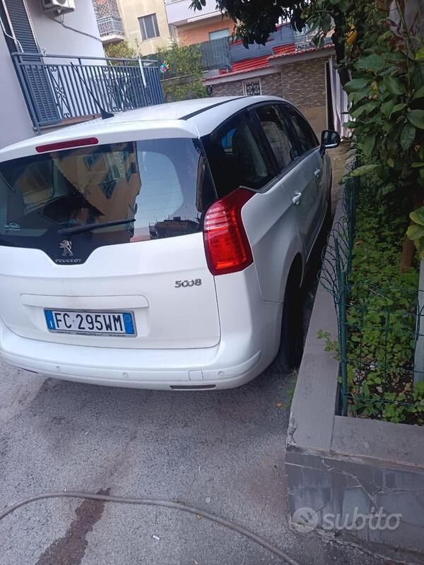 Bianco Usata 2016 Peugeot 5008 Monovolume | 4000 € (Ottimo prezzo) - Immagine 1/4