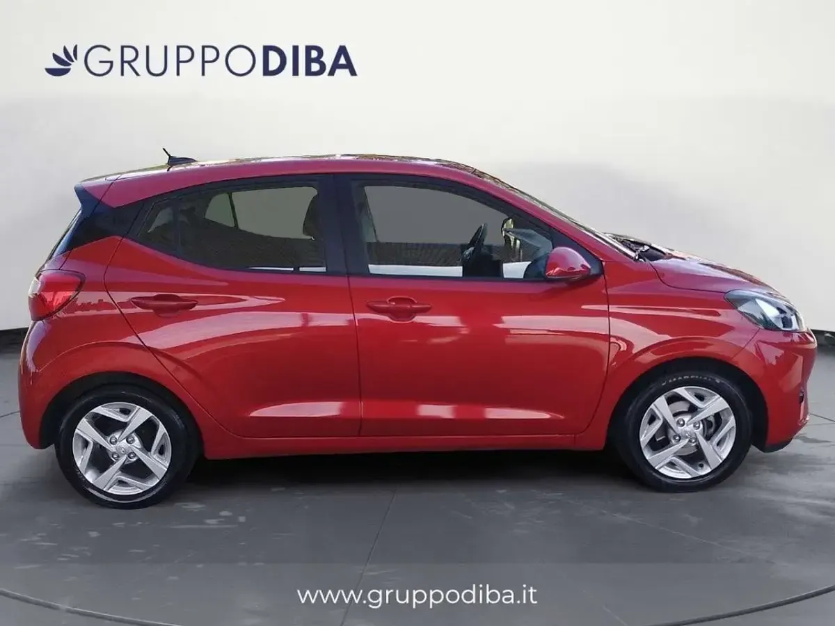 Usata Hyundai i10 100 CV (73 kW) 2023 Rosso Utilitaria