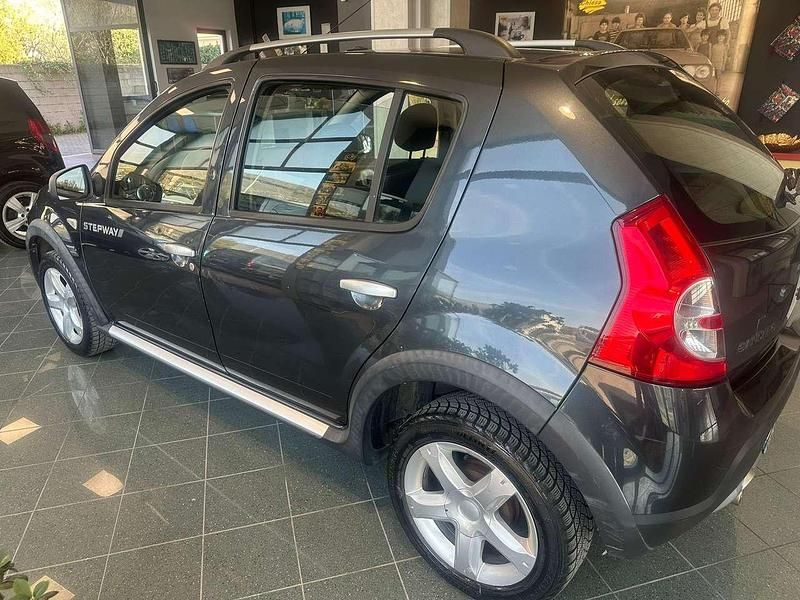 Usata Dacia Sandero Stepway 84 CV (61 kW) 2011 Grigio Berlina