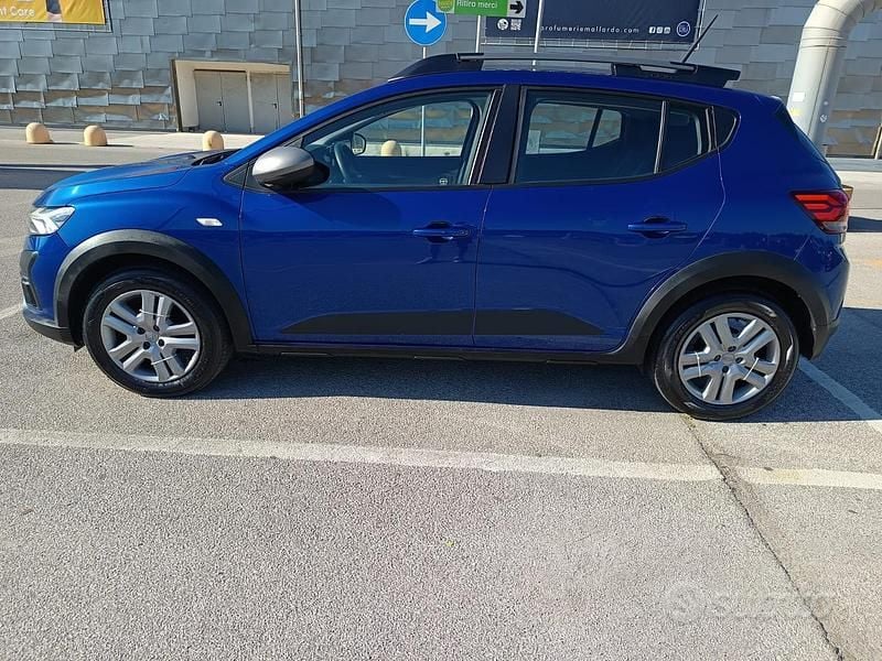 Usata Dacia Sandero Stepway 101 CV (74 kW) 2023 Blu/azzurro Utilitaria