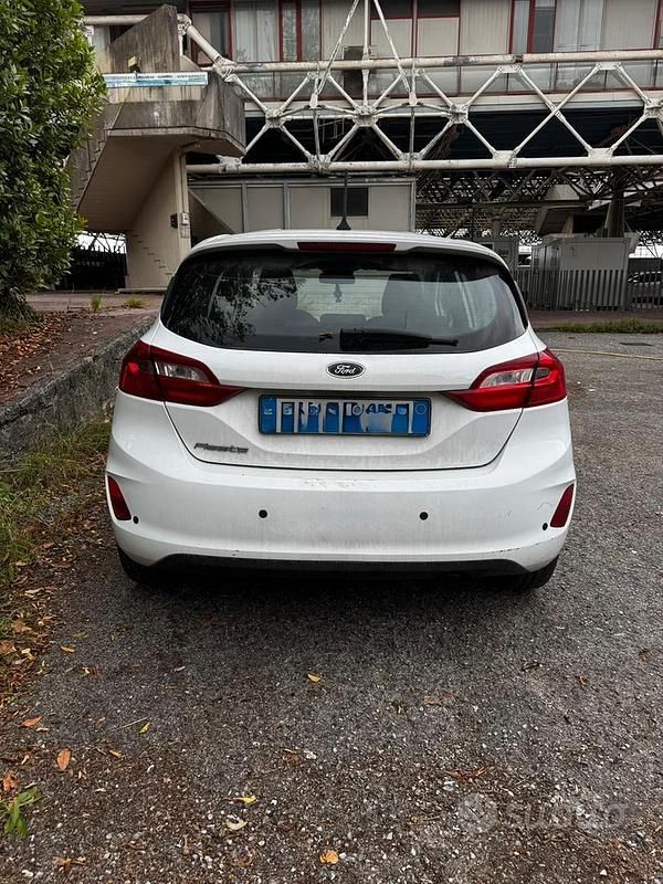 Usata Ford Fiesta 86 CV (63 kW) 2018 Bianco Utilitaria