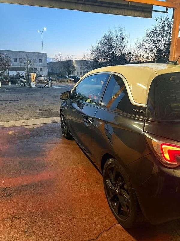 Usata Opel Adam Glam 69 CV (50 kW) 2016 Nero Utilitaria