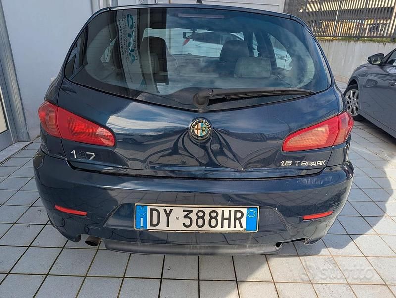 Usata Alfa Romeo 147 Progression 105 CV (77 kW) 2009 Blu Utilitaria