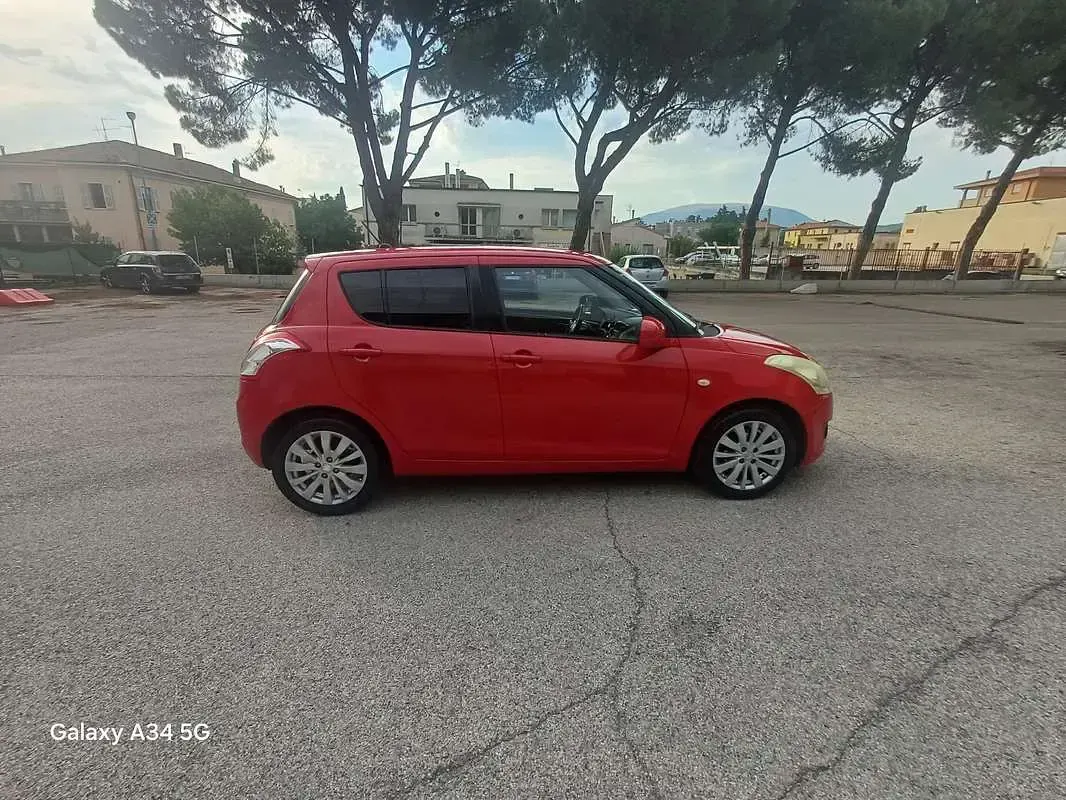 Usata Suzuki Swift 94 CV (69 kW) 2011 Rosso Utilitaria