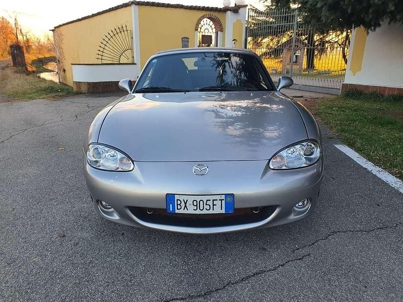 Usata Mazda MX5 110 CV (80 kW) 2001 Gray Cabrio