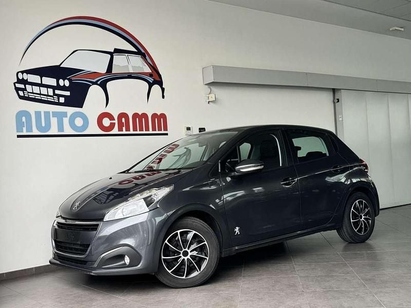Grigio Usata 2016 Peugeot 208 Active Due volumi | 7400 € (Buon prezzo) - Immagine 1/4