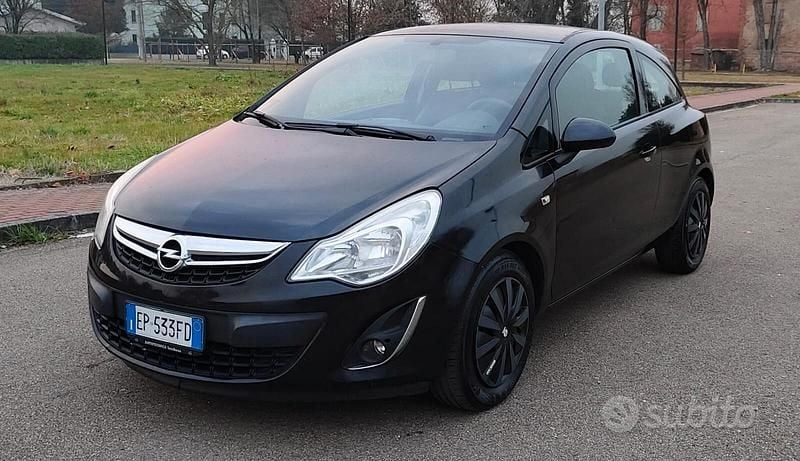 Usata Opel Corsa 85 CV (62 kW) 2012 Grigio Utilitaria