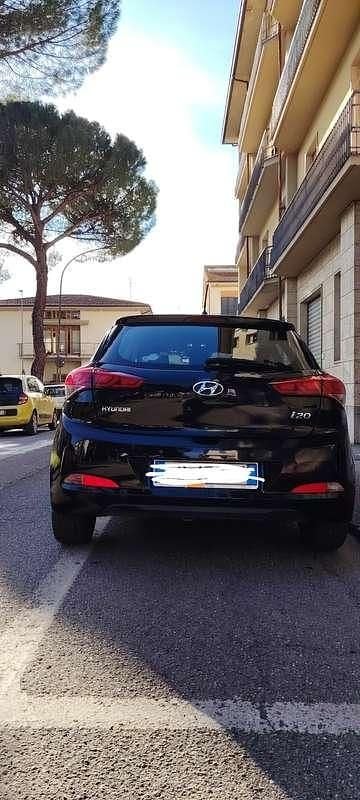 Usata Hyundai i20 Comfort 84 CV (61 kW) 2016 Nero Utilitaria