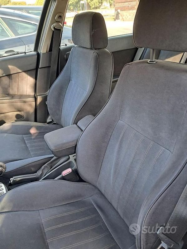 Usata Alfa Romeo 156 140 CV (102 kW) 2005 Grigio Berlina