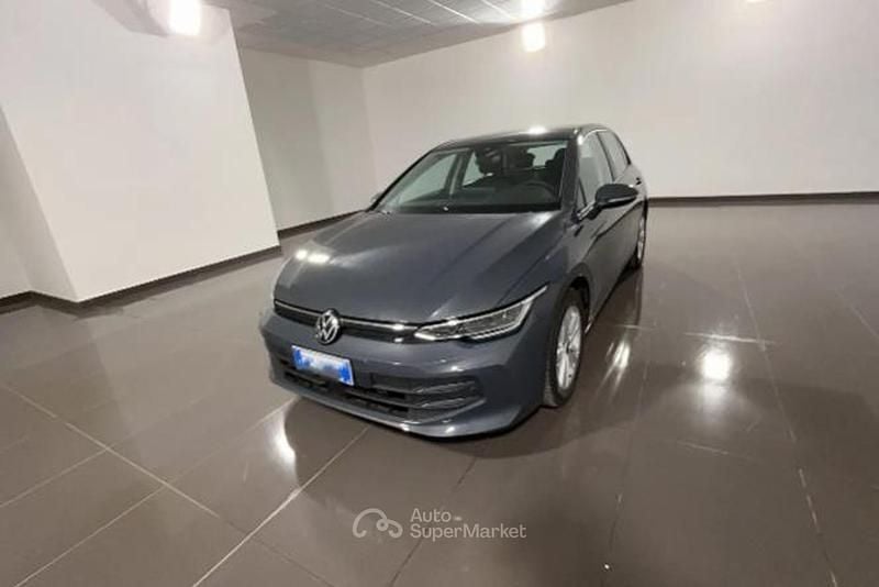 Usata VW Golf VIII Life 116 CV (85 kW) 2025 Gray Berlina