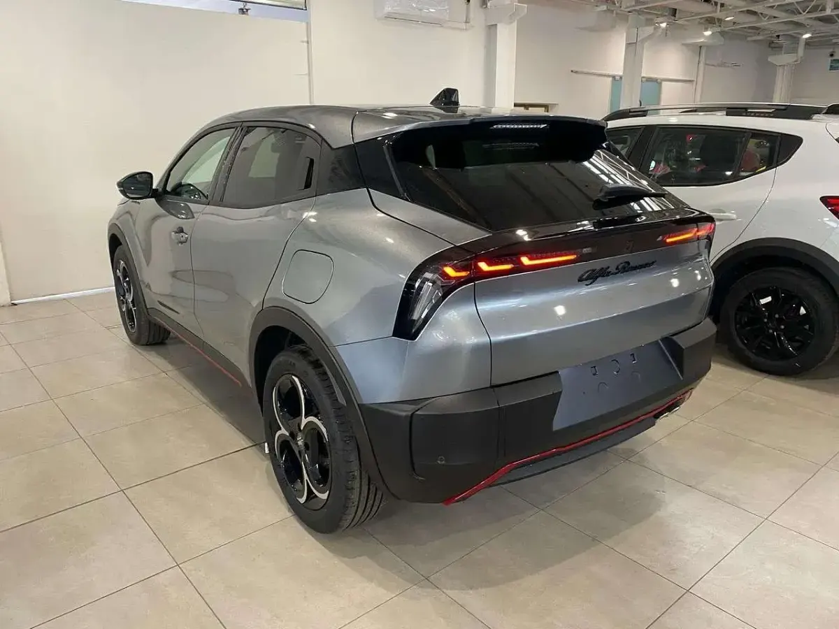 Nuova Alfa Romeo GT Junior Edizione Speciale 136 CV (100 kW) 2025 Grigio arese SUV