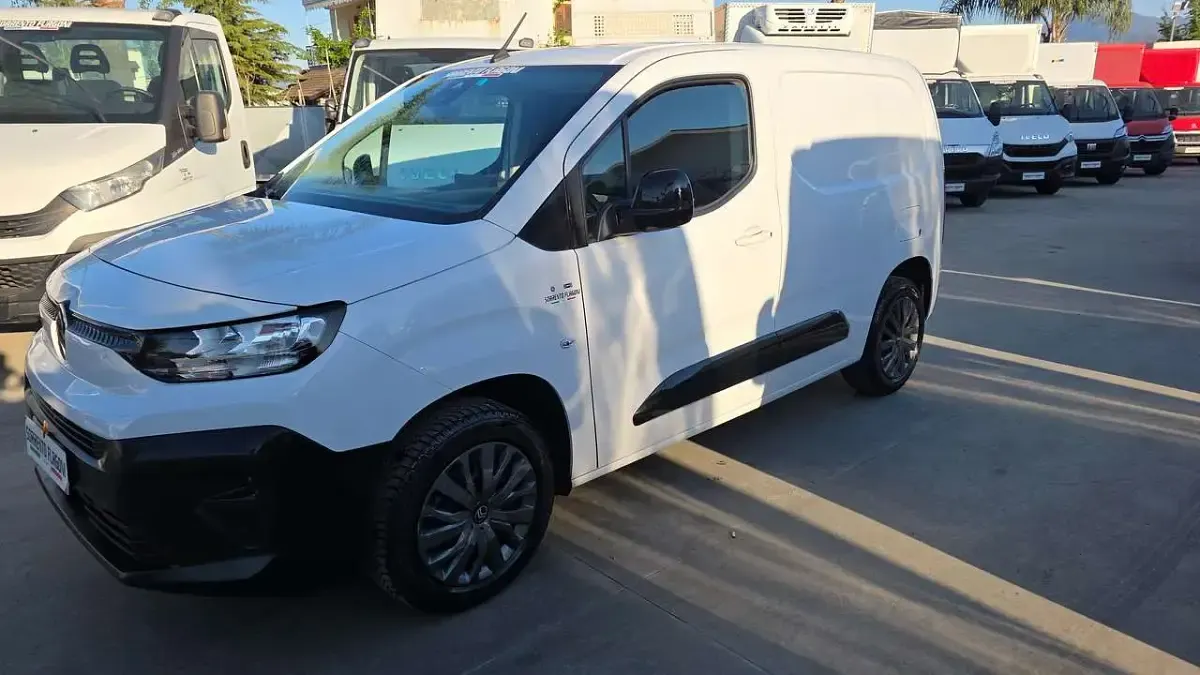 Usata Citroën Berlingo 102 CV (75 kW) 2024 Bianco Monovolume