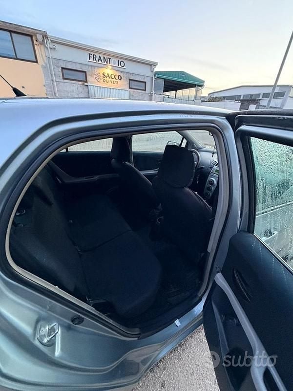 Usata Toyota Yaris Sol 65 CV (47 kW) 2006 Grigio Utilitaria