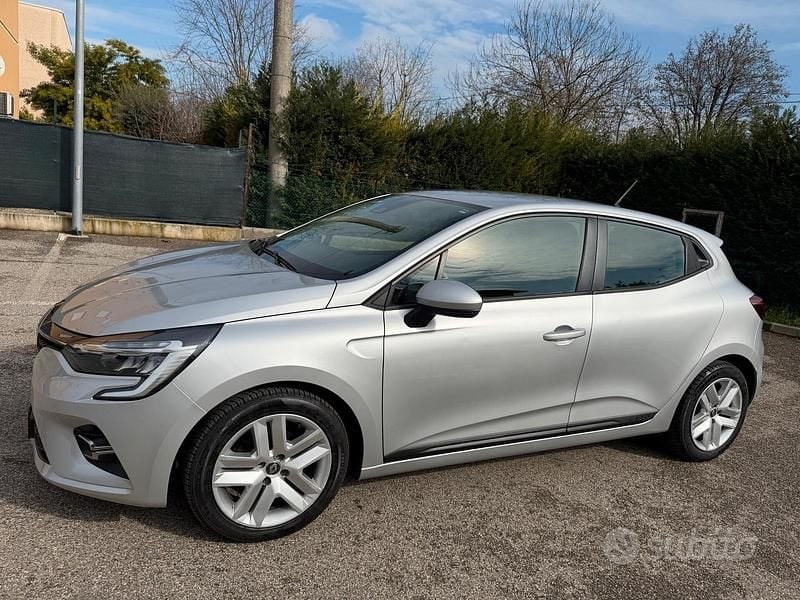 Usata Renault Clio V 91 CV (66 kW) 2022 Grigio Berlina