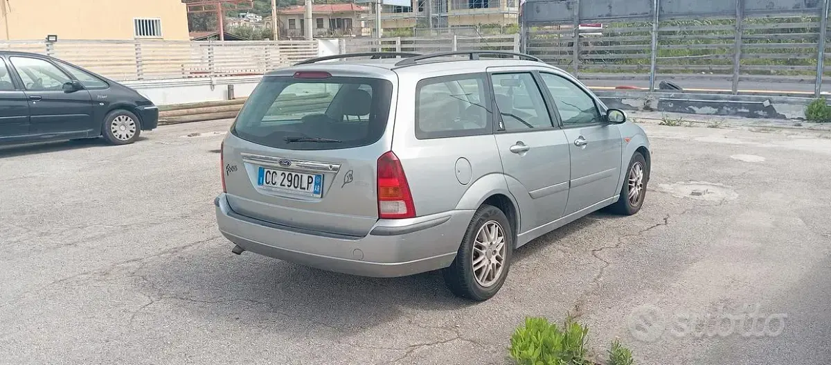 Usata Ford Focus 100 CV (73 kW) 2003 Verde Station wagon