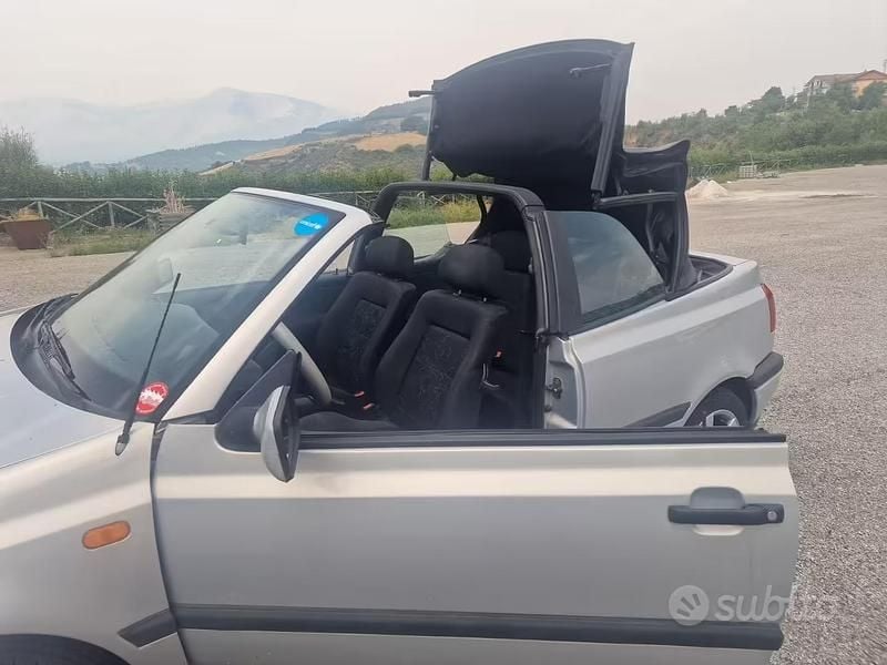 Usata VW Golf Cabriolet 101 CV (74 kW) 1997 Grigio Cabrio