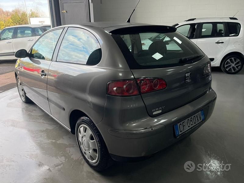 Usata Seat Ibiza Stella 87 CV (63 kW) 2003 Grigio Berlina