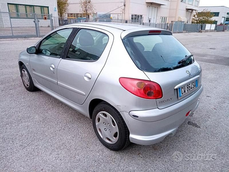 Usata Peugeot 206 60 CV (44 kW) 2005 Grigio Berlina