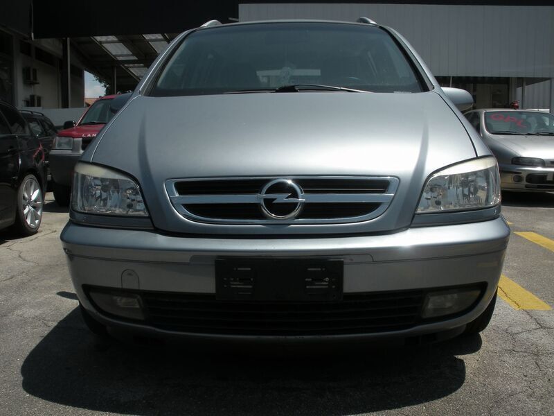 Usata Opel Zafira 101 CV (74 kW) 2004 Gray Monovolume