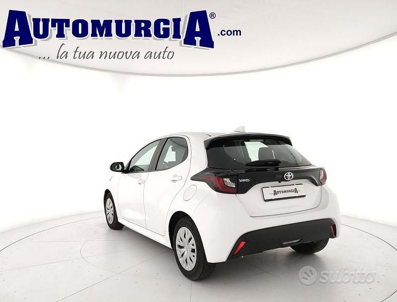 Second-hand Toyota Yaris Active 72 CP (52 kW) 2023 Alb Hatchback