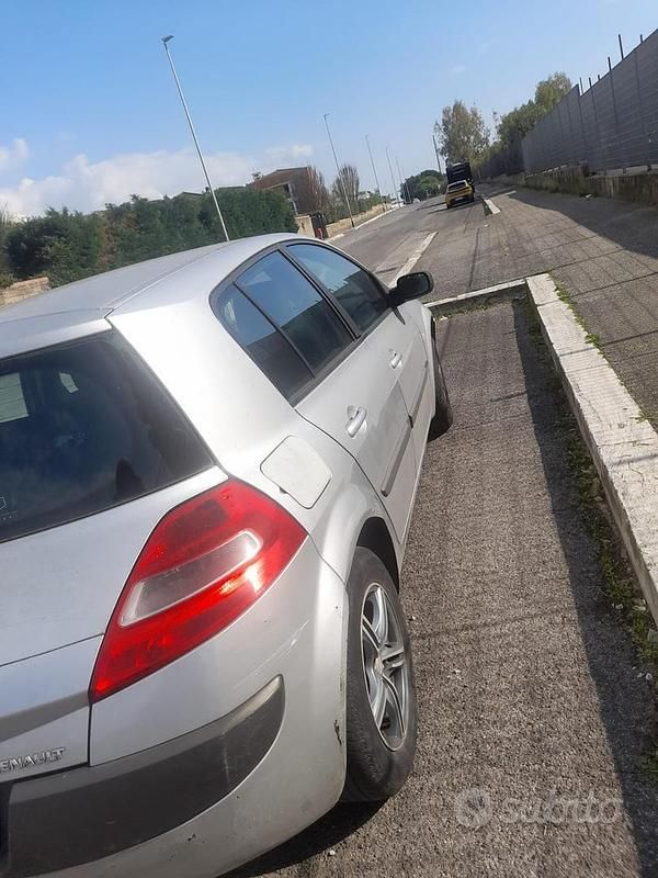Usata Renault Mégane II 100 CV (73 kW) 2005 Grigio Berlina
