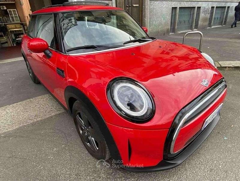 Begagnad Mini ONE 75 HK (55 kW) 2021 Röd Halvkombi