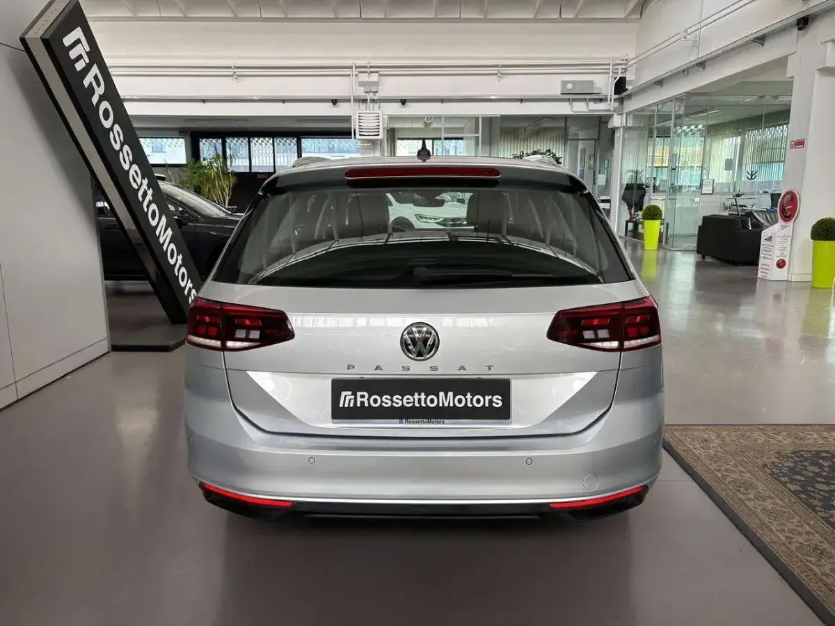 Usata VW Passat Business 150 CV (110 kW) 2020 Grigio chiaro Station wagon
