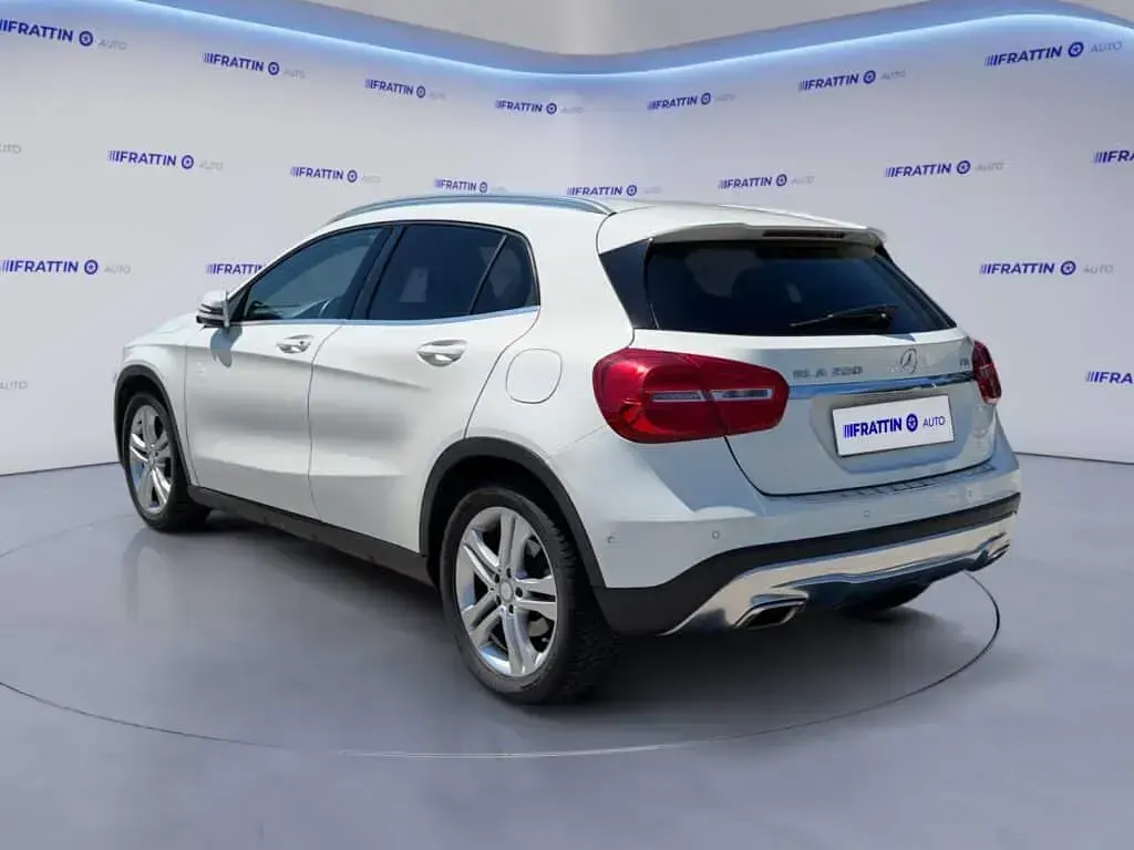 Usata Mercedes GLA200 136 CV (100 kW) 2014 Bianco SUV