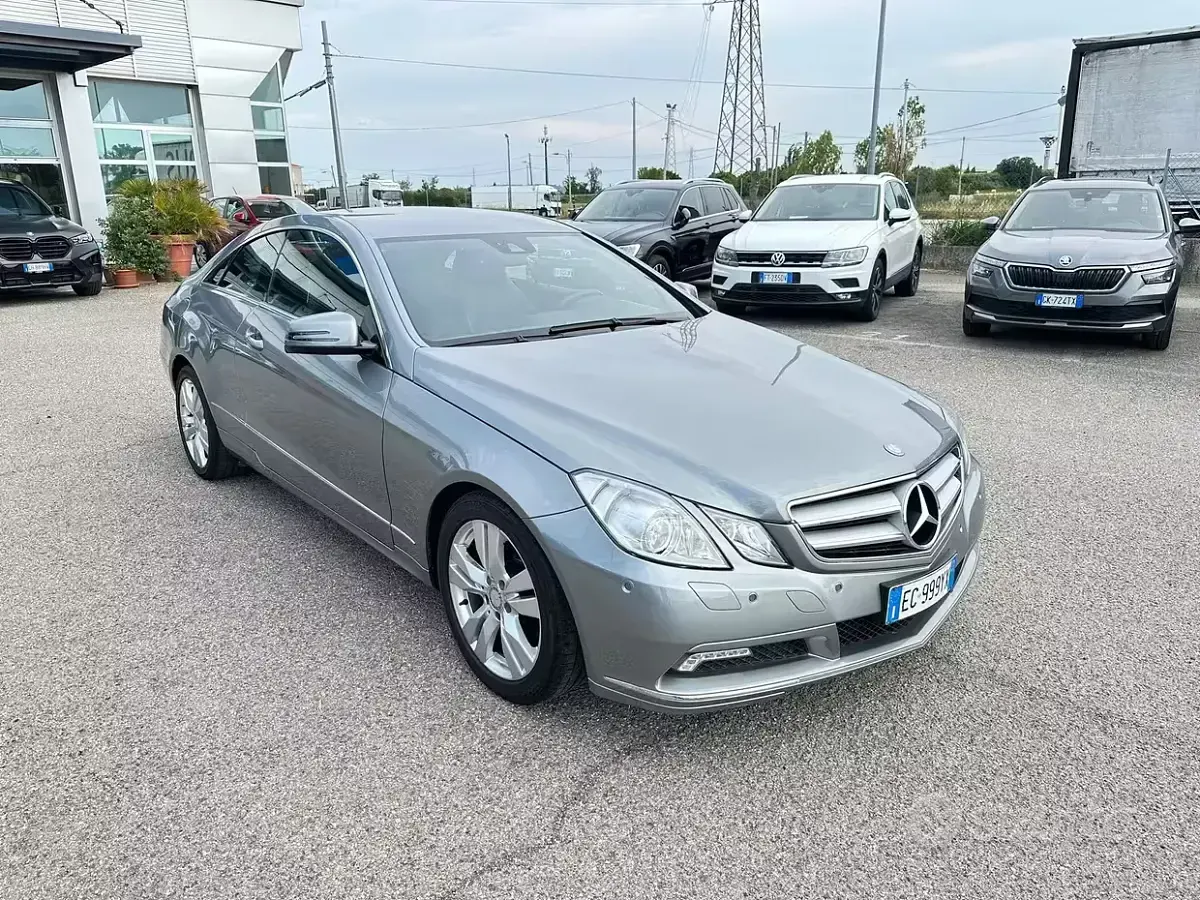 Usata Mercedes E200 Avantgarde 184 CV (135 kW) 2010 Grigio Coupé