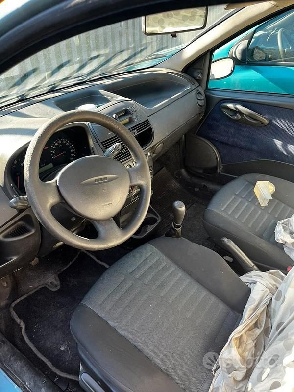 Usata Fiat Punto 86 CV (63 kW) 2002 Utilitaria