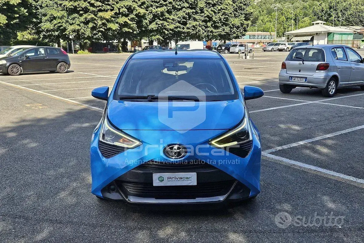 Usata Toyota Aygo Connect Style 72 CV (52 kW) 2019 Bluazzurro Utilitaria